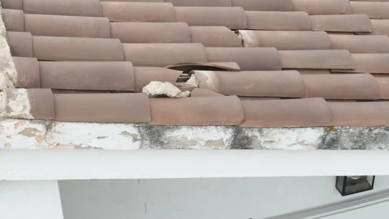 inspección de fachada con dron en edificio residencial en Barcelona